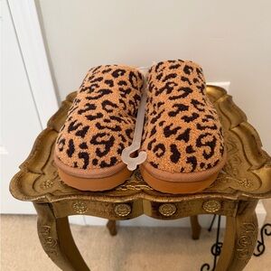 Aerie Leopard Print Slippers